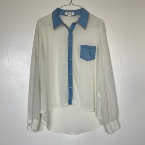 The Arte by Zenana White Buttoned Up with Blue Accent Size Medium